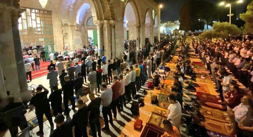Kadir Gecesi‘nde Binlerce Filistinli teravih namazı için Mescid-i Aksa'ya akın etti! video izle - Sayfa 4