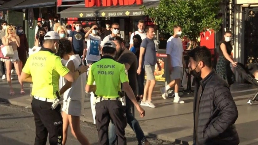 Taksim'de tepki çeken görüntü! Faslı turist çırılçıplak soyundu!