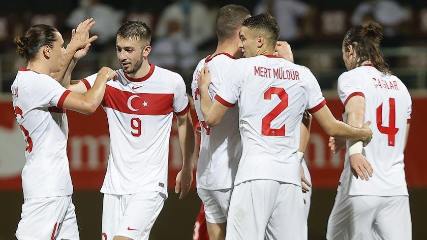 Türkiye, Azerbaycan engelini iki golle geçti
