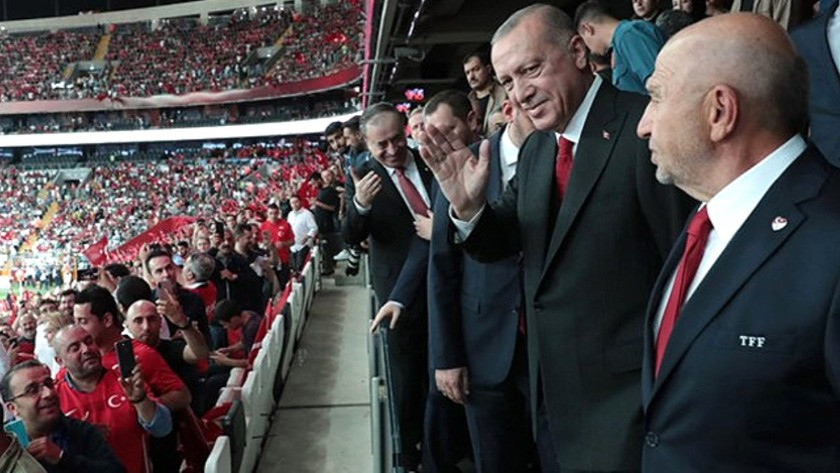Cumhurbaşkanı Erdoğan'dan futbol severlere müjde! Tribünler dolacak