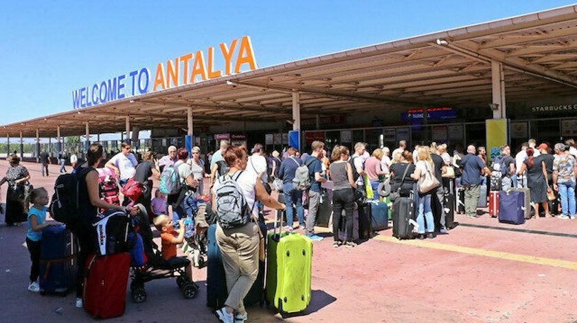 Turistler Vaka sayıları düşünce rotayı yeniden Antalya'ya çevirdiler - Sayfa 1