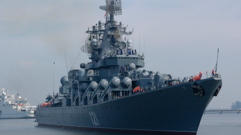 Rus donanmasının yeni gemisi düşmanı kör ediyor