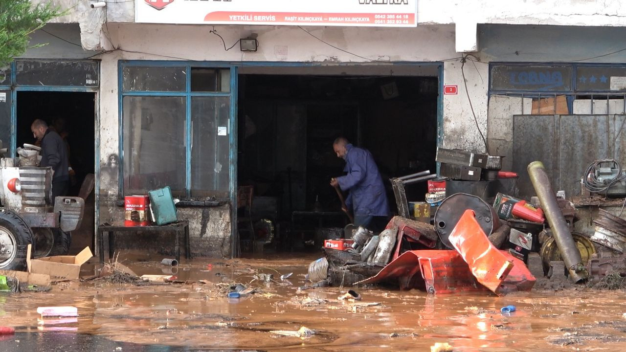 Kırıkkale'de sel felaketi! Kırıkkale'de dereler taştı, ev ve iş yerlerini sel suları bastı! video - Sayfa 2