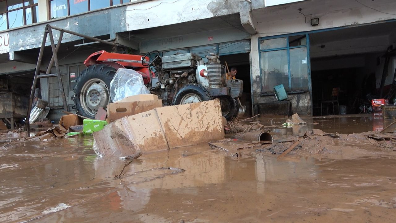 Kırıkkale'de sel felaketi! Kırıkkale'de dereler taştı, ev ve iş yerlerini sel suları bastı! video - Sayfa 4