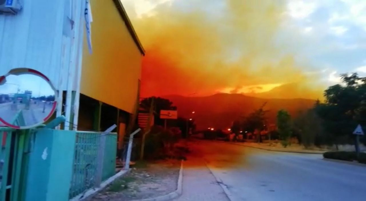 Antalya’da gökyüzü turuncuya büründü! Fabrikadaki kimyasal sızıntı sonrası korkutan görüntü! video - Sayfa 2