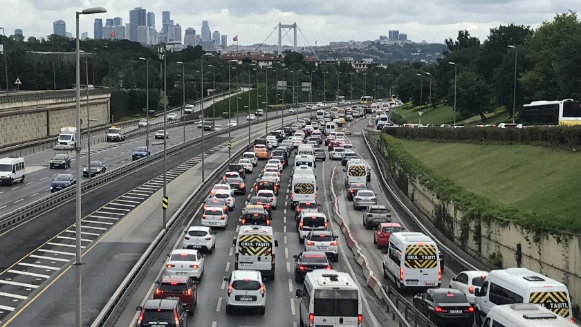 Kısıtlama sonrası İstanbul’da trafik kilit durumda...