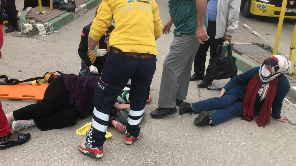 Bursa'da feci kaza! Aşırı hızlı otomobil otobüs durağına daldı: 1’i çocuk 5 kişiyi ezdi - Sayfa 2