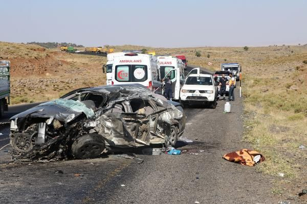 Diyarbakır'da feci kaza! Kamyon ile otomobil çarpıştı - Sayfa 2