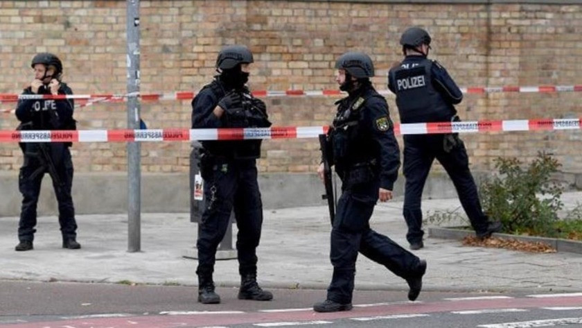 Almanya'da bıçaklı saldırı: 3 kişi öldü