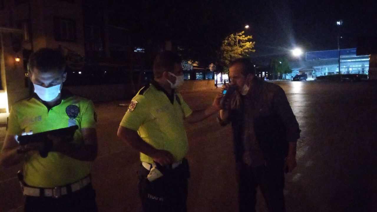 Alkollü sürücüden polisin ehliyet sorusuna güldüren cevap: Sizde kaldı ehliyetim! video izle - Sayfa 1