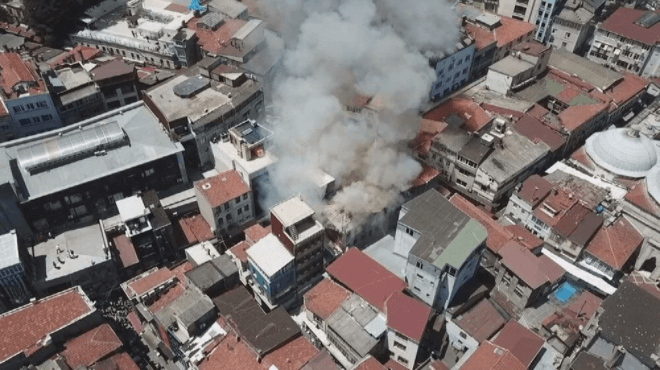 İstanbul'da oyuncak deposunda yangın çıktı! - Sayfa 4