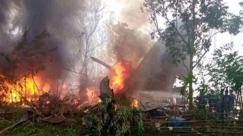 Filipinler'de 85 kişiyi taşıyan askeri uçak düştü