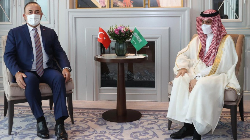 Mevlüt Çavuşoğlu, Suudi Arabistan Dışişleri Bakanı Ferhan ile görüştü