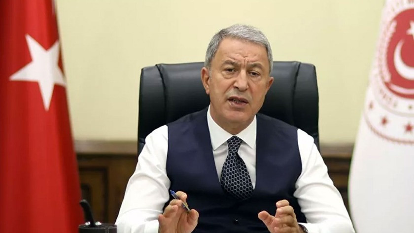 Milli Savunma Bakanı Akar'ın bulunduğu uçak acil iniş yaptı