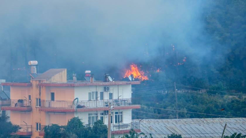Manavgat'ta 4 ayrı noktada yangın: 'Burada cehennemi yaşadık!'