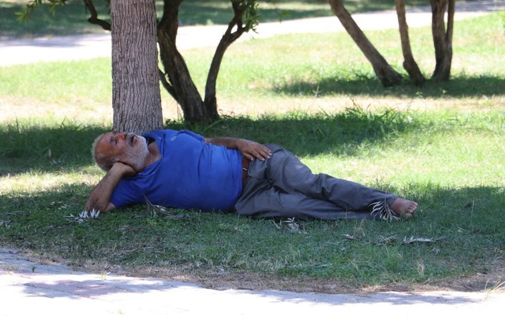 Adana'da sıcaktan bayılan adamı öldü sanıp yanına koştular! - Sayfa 4