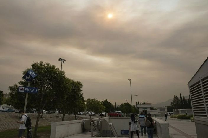 İzmir güne böyle uyandı! Kasvetli hava İzmirlileri korkuttu - Sayfa 1