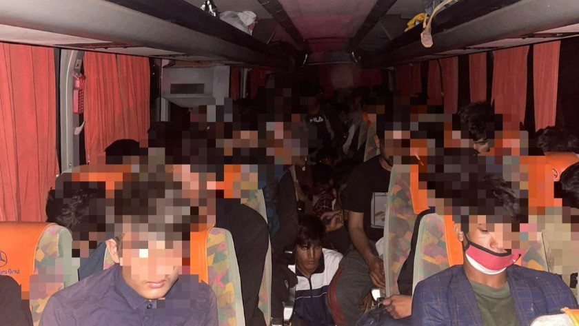 Kocaeli'nde otobüste 68 Afgan göçmen yakalandı