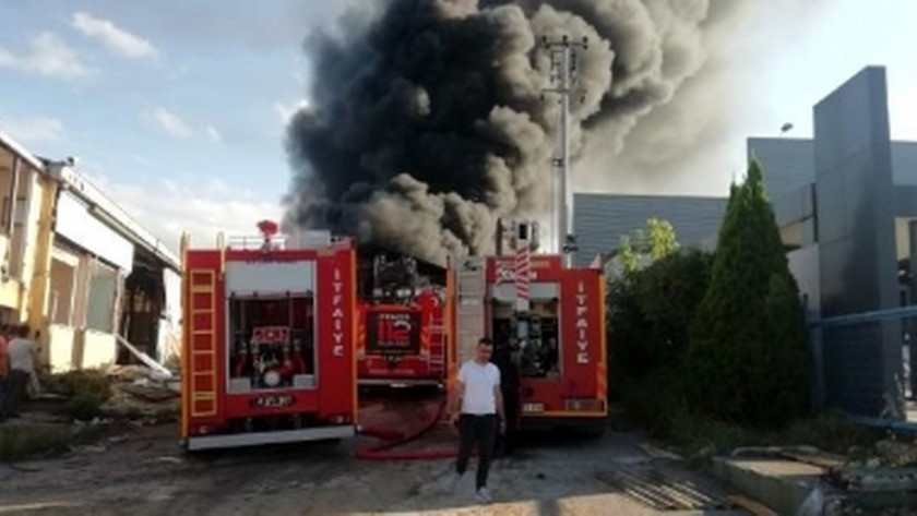 Kocaeli'nin Kartepe ilçesinde  parke fabrikasında yangın!