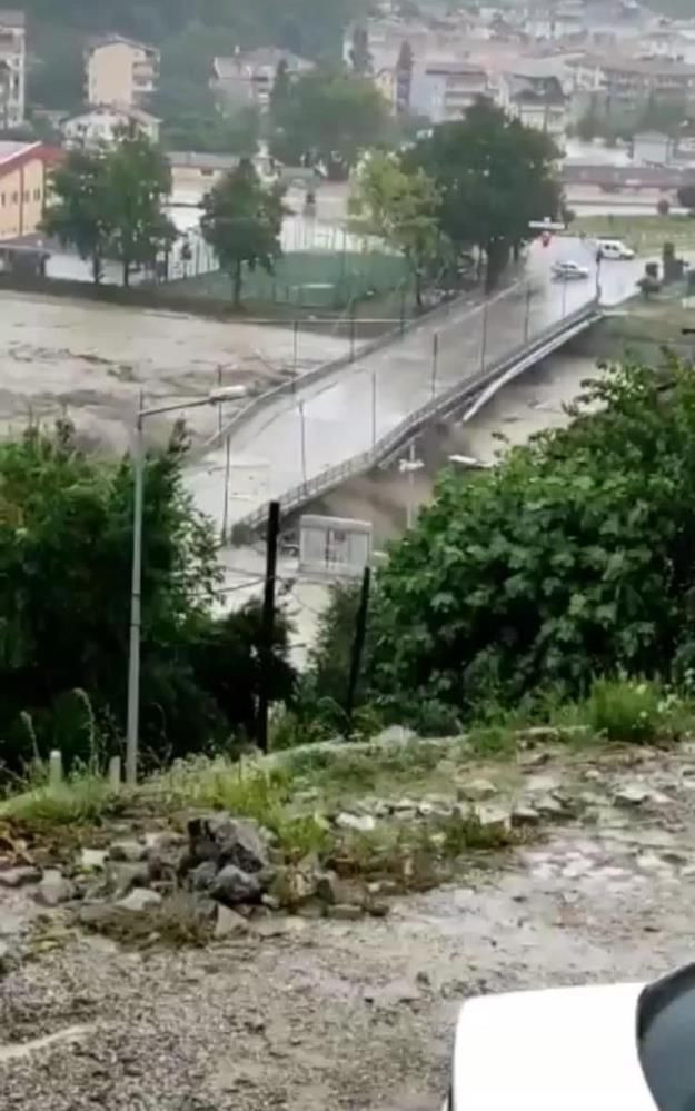 Sinop'ta dehşete düşüren görüntüler! Sel suları evi böyle yıktı - Sayfa 2