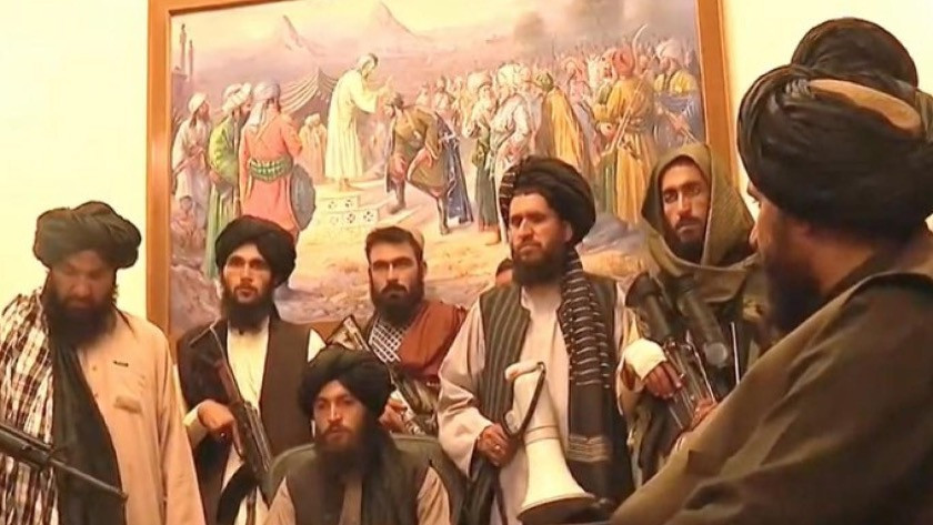 Taliban Kabil'de Cumhurbaşkanlığı Sarayı'na girdi