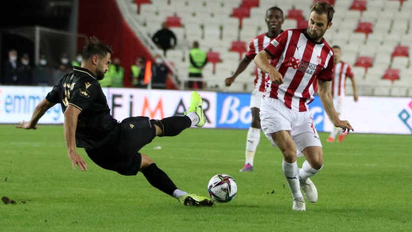 Konyaspor konuk olduğu Sivasspor'u tek golle devirdi