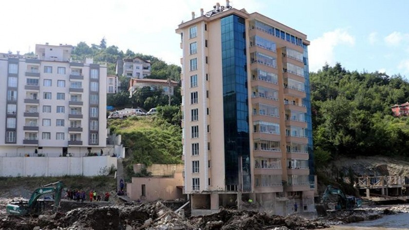 Kastamonu'daki selde yıkılan binanın müteahhidi gözaltına alındı