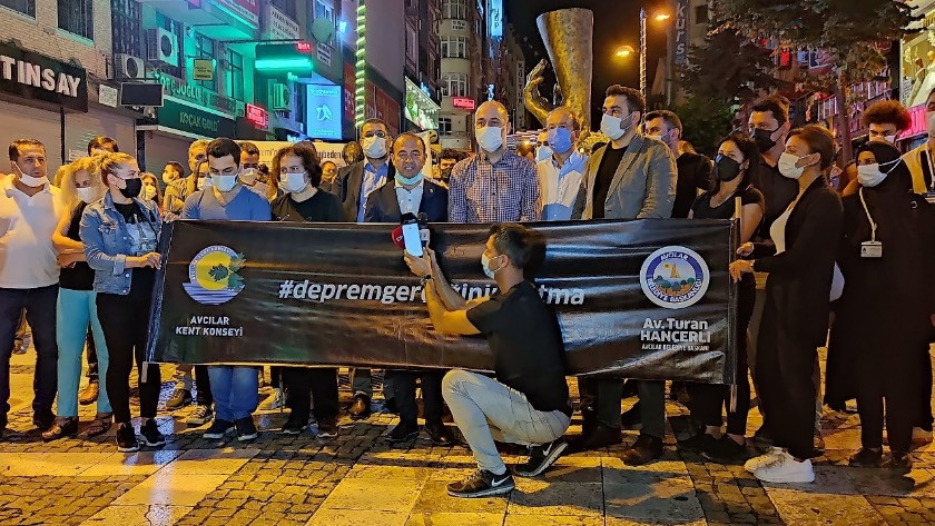 Marmara Depremi’nde hayatını kaybedenler Deprem Anıtı başında anıldı