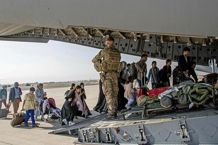 ABD askerlerine yalvaran Afgan kadınların videosu yürekleri dağladı! - Sayfa 4