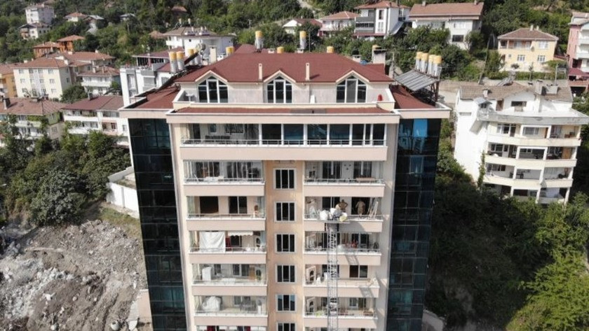 Tutuklanan müteahhit Özkan'a ait bir başka bina için yıkım kararı