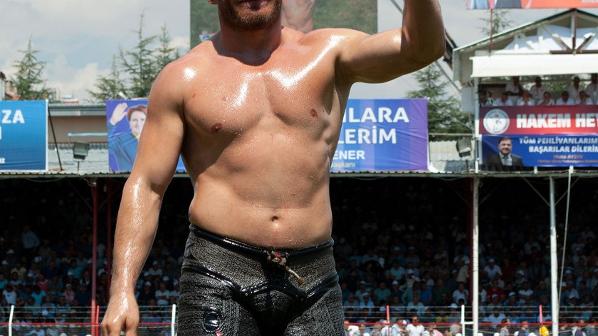 Survivor Şampiyonu İsmail Balaban Elmalı Yağlı Güreşlerinde!