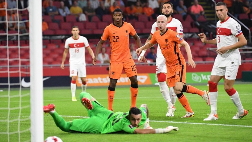 Türkiye, deplasmanda Hollanda'ya 6-1 yenildi