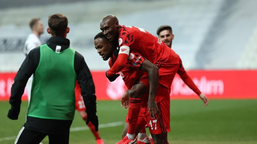 Atiba ve Larin, Yeni Malatyaspor maçının kamp kadrosuna alınmadı