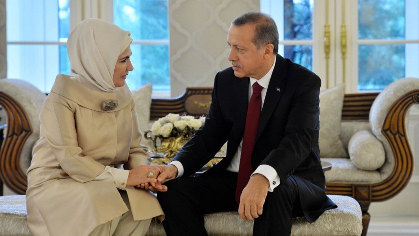 "Eşinize şiir yazıyor musunuz?" sorusuna Erdoğan'dan duygusal cevap