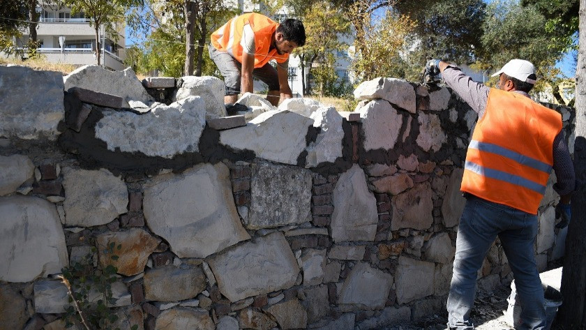 Kuşadası’nda yeşil alan çalışmalarına hız verildi