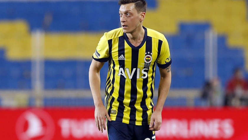 Fenerbahçe, Mesut Özil'den gelen haberle yıkıldı