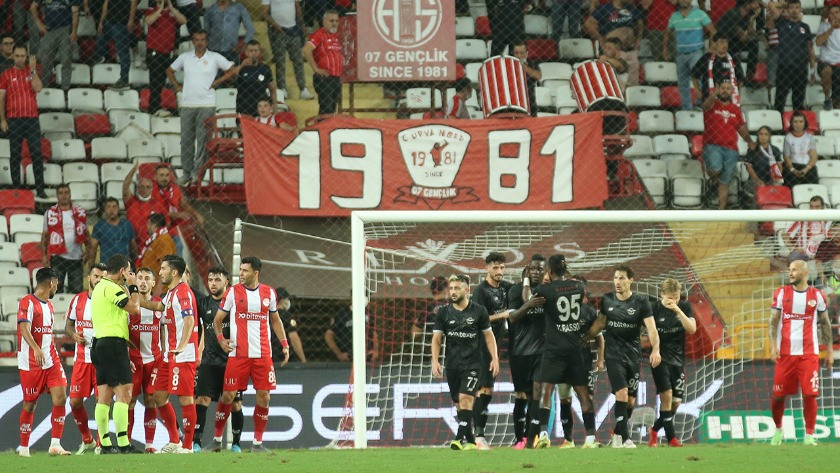 Adana Demirspor, konuk olduğu Antalyaspor'u yendi