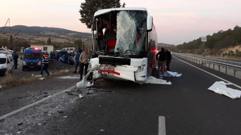 Bartın'da MHP toplantısına giden yolcu otobüsü devrildi!