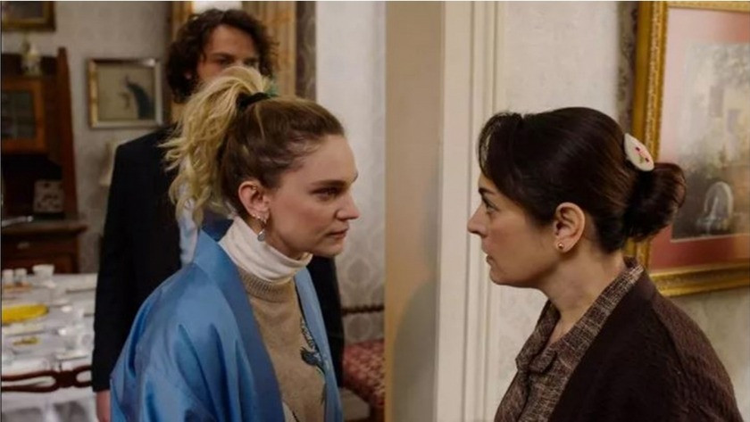 Farah Zeynep, eski rol arkadaşı Ezgi Mola'ya sahip çıktı!