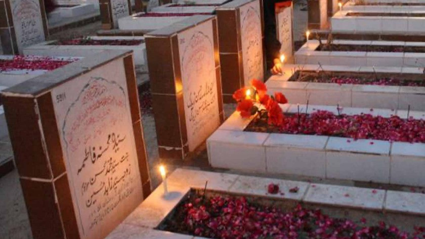 ABD'de Müslüman mezarlığını yakmak istediler!