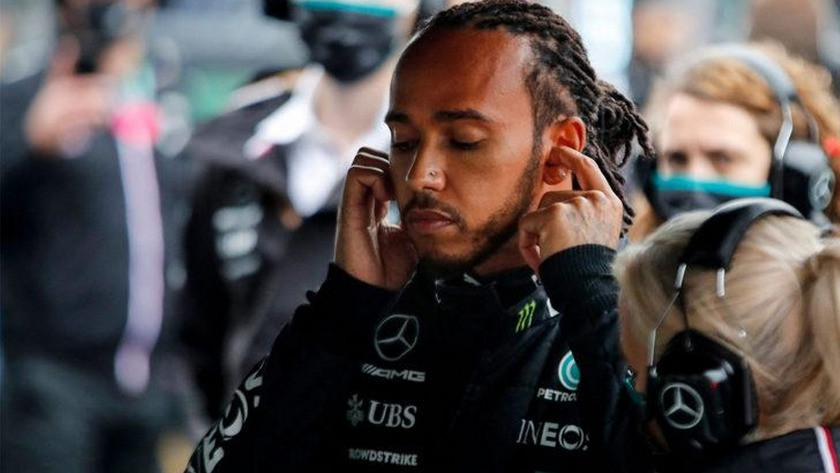 Lewis Hamilton, Mercedes ekibiyle tartıştı!