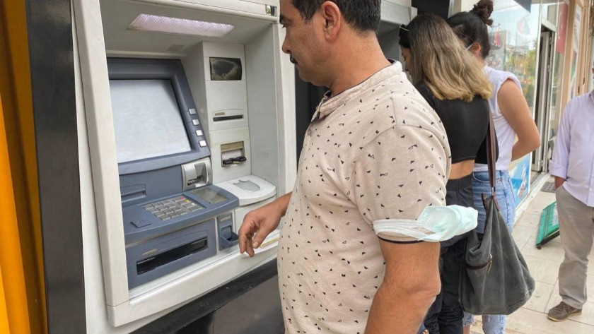 ATM'de unutulan 10 bin TL'yi bankaya teslim etti