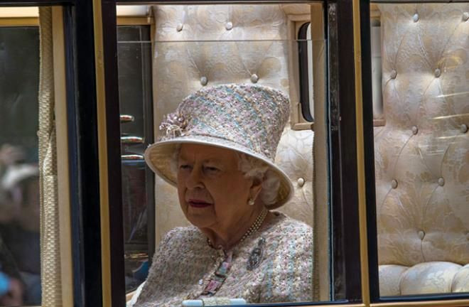 95 yaşındaki Kraliçe Elizabeth 'yılın yaşlısı' ödülünü reddetti - Sayfa 3