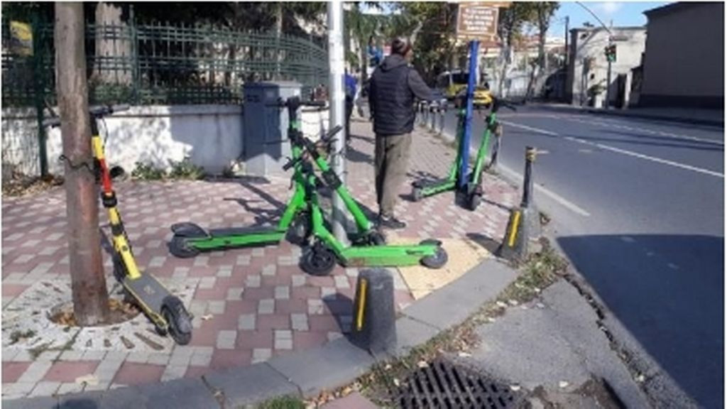 İstanbul'da kaldırımlarda Scooter'dan sonra moped işgali! Şikayet... - Sayfa 1