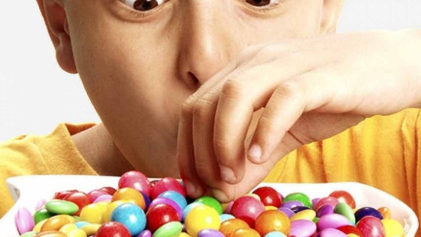 16 yaş altına yönelik şekerli ürün reklamı yasaklanıyor