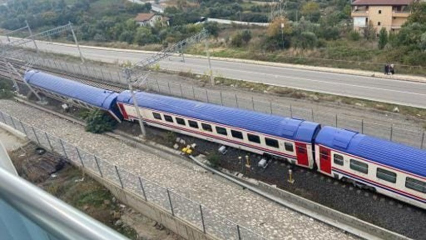Kocaeli’de yolcu treni kaza yaptı