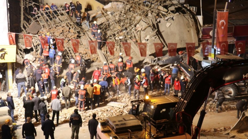 Malatya'da çöken binada tadilat yaptıran iş yeri sahibi gözaltında