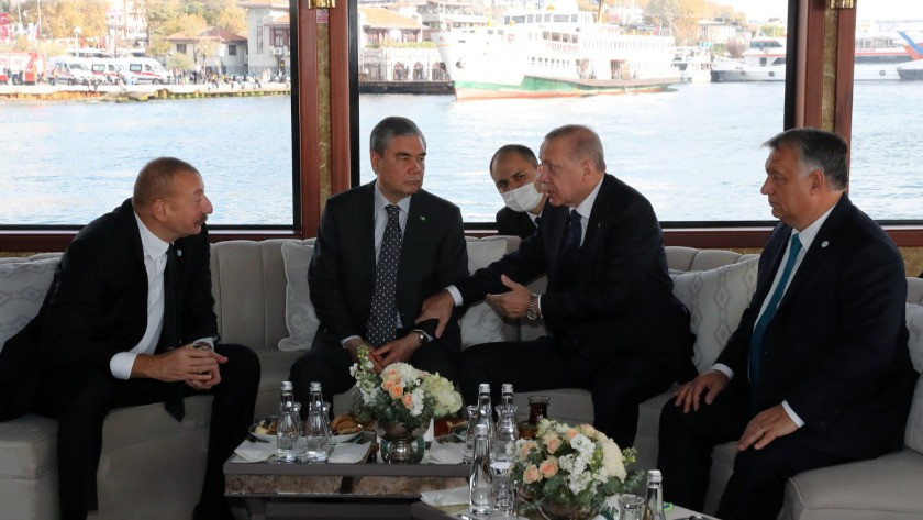 Cumhurbaşkanı  liderlerle tekneyle Ada'ya gitti
