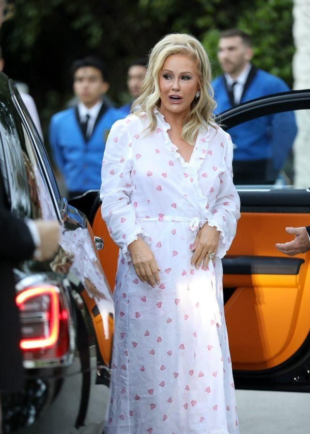 Paris Hilton'un annesi Kathy Hilton düğüne sabahlıkla gitti! - Sayfa 2