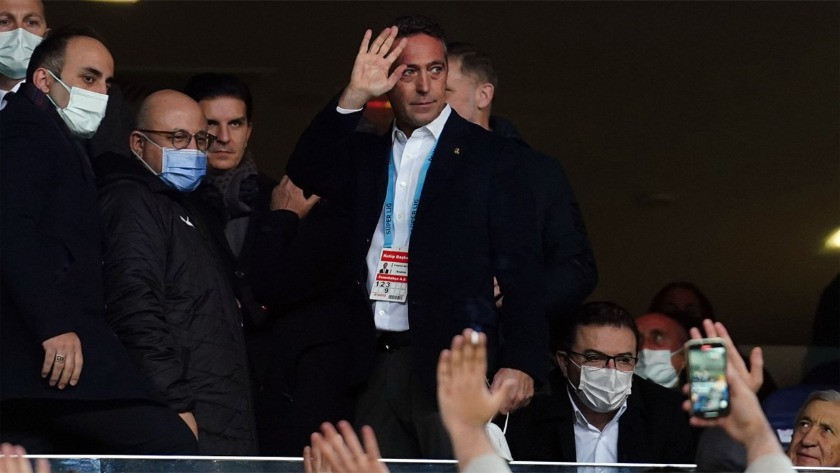 Fenerbahçe taraftarları Ali Koç'a istifa çağrısı yaptı